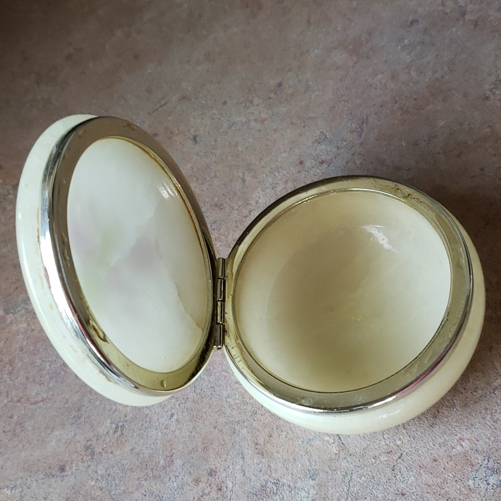 Rare Alabaster round trinket box - Picture 2 of 5